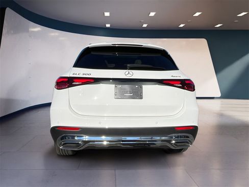 Certified 2025 Mercedes-Benz GLC 300 4MATIC image 4