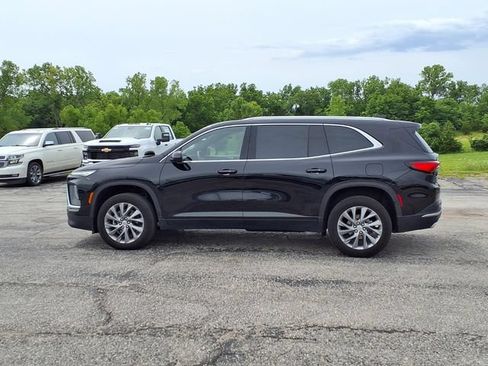 Used 2025 Buick Enclave Preferred AWD/4WD image 9