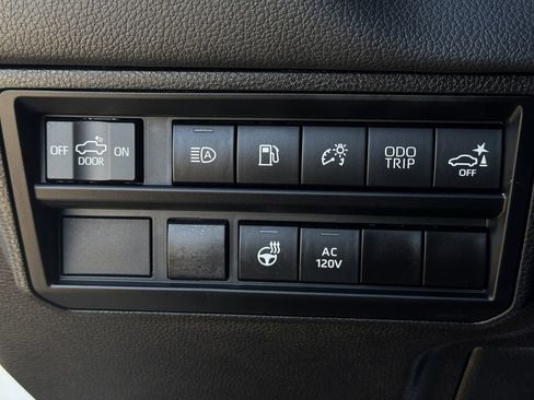 Used 2024 Toyota Tundra Limited image 25