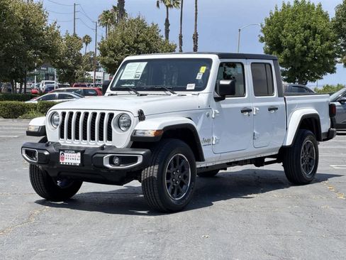 Used 2023 Jeep Gladiator Overland image 6