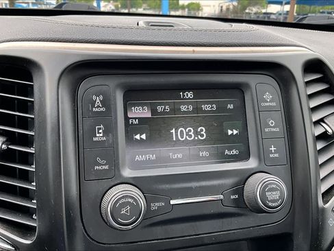 Used 2015 Jeep Cherokee Sport FWD image 27