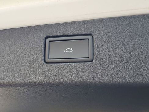 New 2026 Volkswagen Tiguan SE FWD image 8