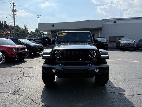Certified 2024 Jeep Wrangler Unlimited AWD/4WD image 2
