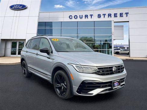 Used 2023 Volkswagen Tiguan SE R-Line FWD image 3