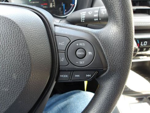 Used 2025 Toyota RAV4 LE AWD/4WD image 16