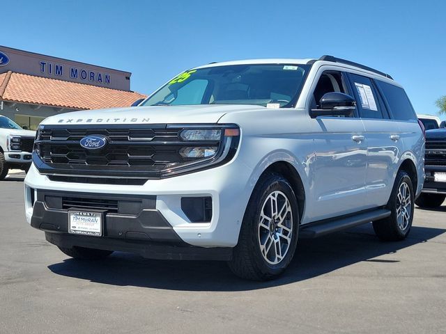 Certified 2025 Ford Expedition Active AWD/4WD image 5