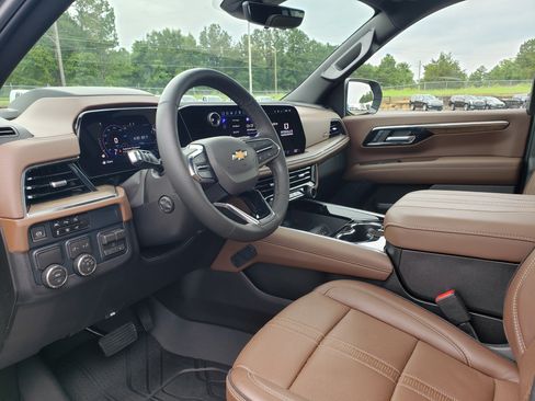 Used 2026 Chevrolet Suburban High Country RWD image 29