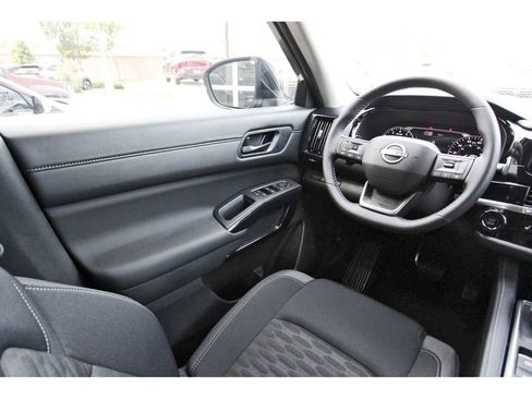 New 2026 Nissan Pathfinder SV w/ SV Premium Package FWD image 6