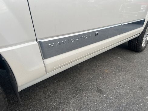 Used 2012 Lincoln Navigator L 4WD image 36