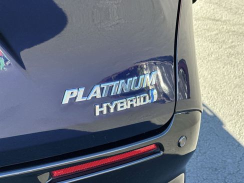 Used 2023 Toyota Sienna Platinum image 7