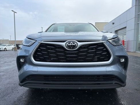 Certified 2022 Toyota Highlander XLE image 2