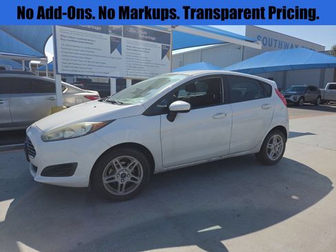 Used 2018 Ford Fiesta SE FWD image 1
