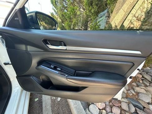 Used 2024 Nissan Altima 2.5 SR FWD image 35