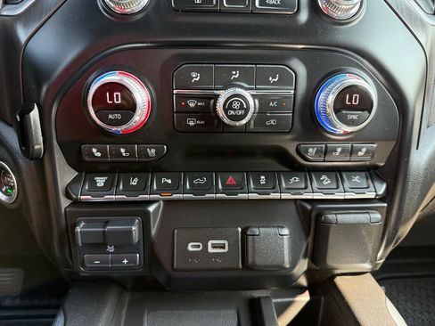 Used 2021 GMC Sierra 3500 AT4 w/ AT4 Premium Plus Package AWD/4WD image 10