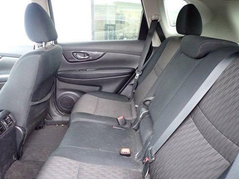 Used 2018 Nissan Rogue SV AWD/4WD image 9