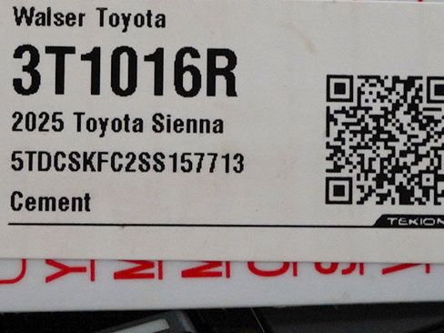 Used 2025 Toyota Sienna XSE image 31