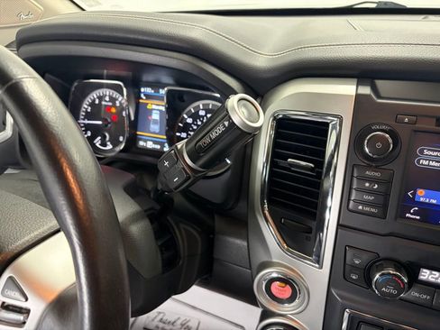 Used 2019 Nissan Titan PRO-4X image 12