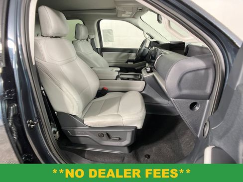 New 2025 Ford Expedition Active image 5