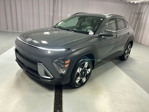 Used 2025 Hyundai Kona SEL FWD image 3