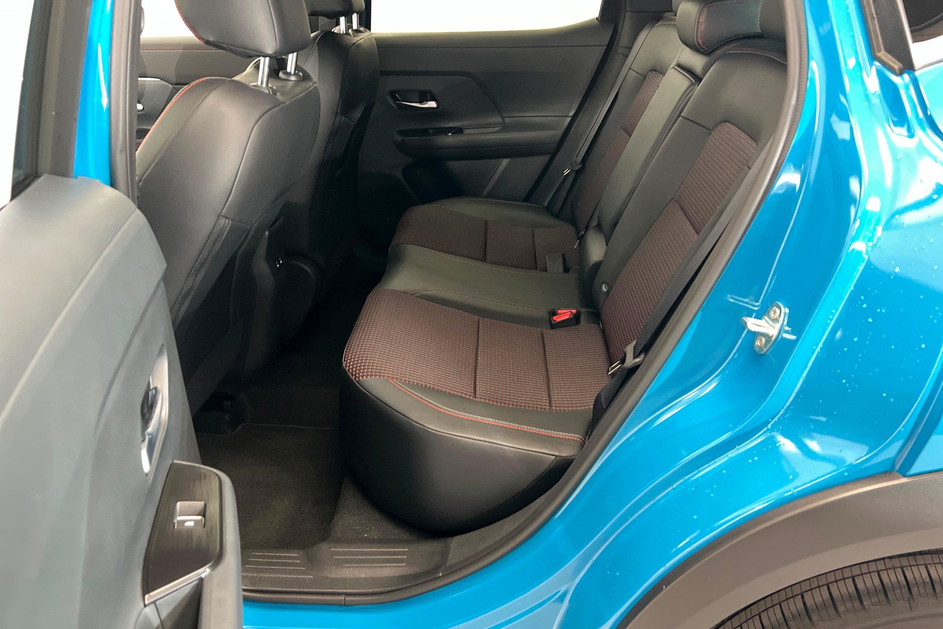 New 2026 Nissan Kicks SR FWD image 21
