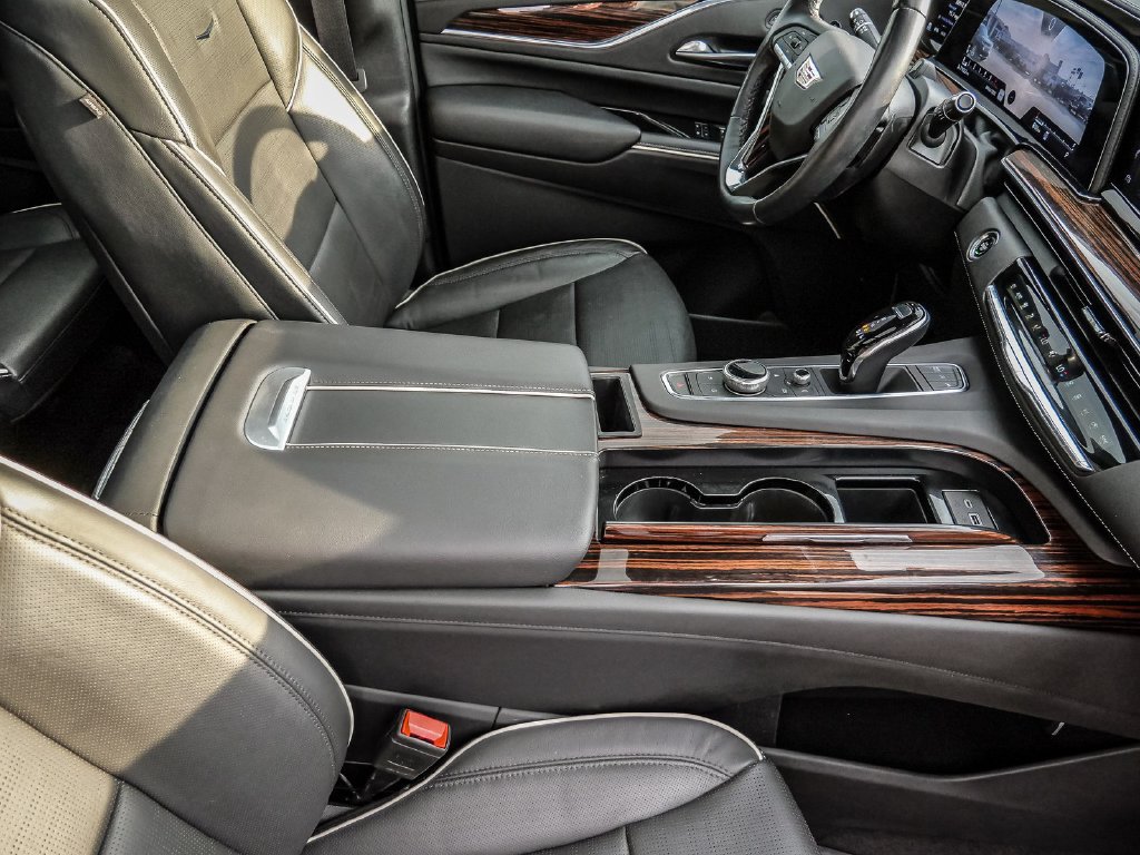 Used 2023 Cadillac Escalade Premium Luxury AWD/4WD image 13