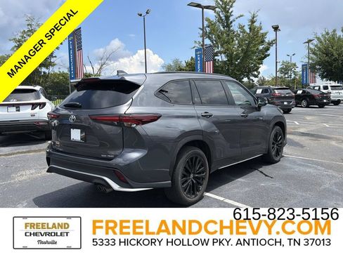 Used 2024 Toyota Highlander XSE AWD/4WD image 3