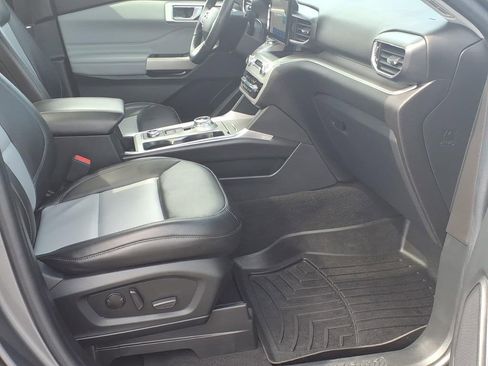 Used 2022 Ford Explorer XLT w/ Equipment Group 202A AWD/4WD image 20