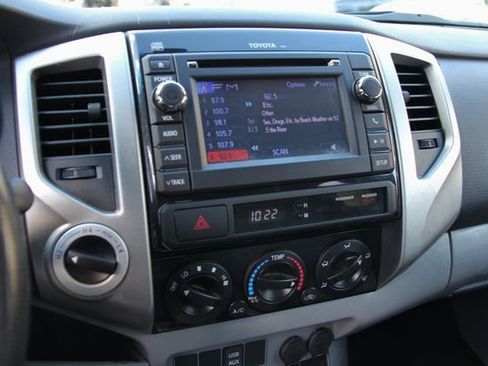 Used 2013 Toyota Tacoma 4x4 Access Cab image 17