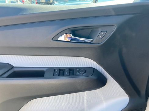 Used 2027 Chevrolet Bolt LT w/ Comfort Package FWD image 18