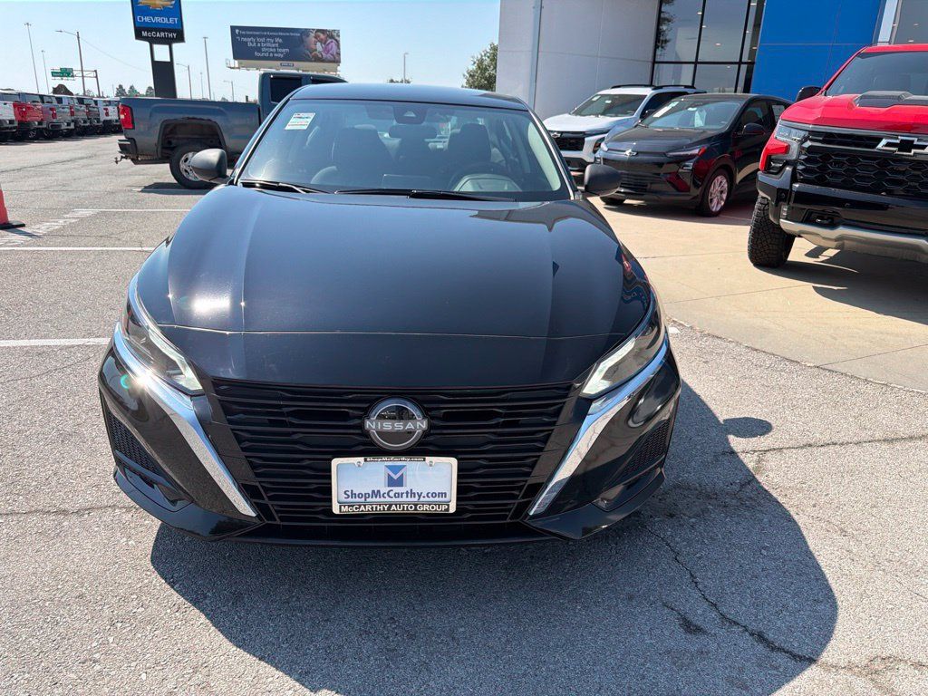 Used 2025 Nissan Altima 2.5 SV FWD image 8