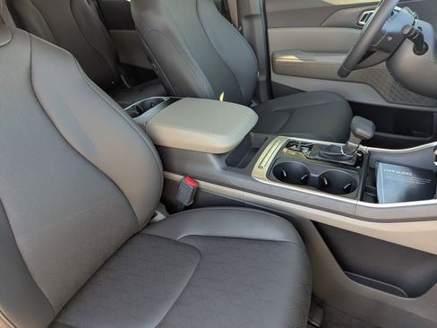 New 2026 Kia Carnival EX FWD image 8