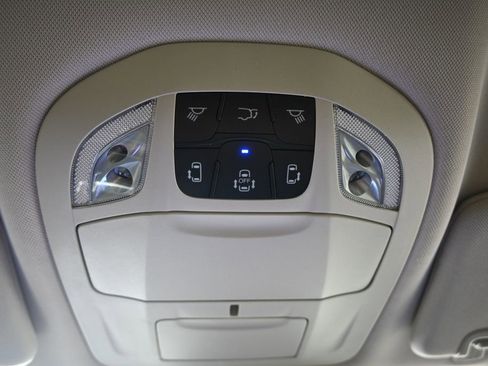 Used 2023 Chrysler Pacifica Touring-L FWD image 36