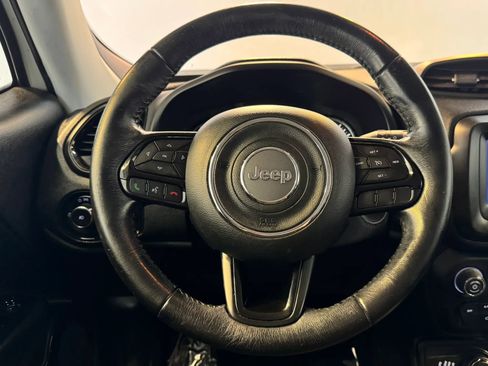 Used 2018 Jeep Renegade Altitude AWD/4WD image 12