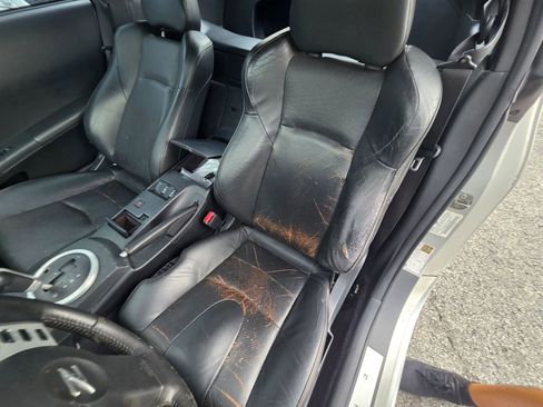 Used 2004 Nissan 350Z Touring image 11