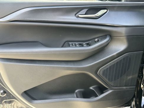 New 2025 Jeep Grand Cherokee Altitude image 10