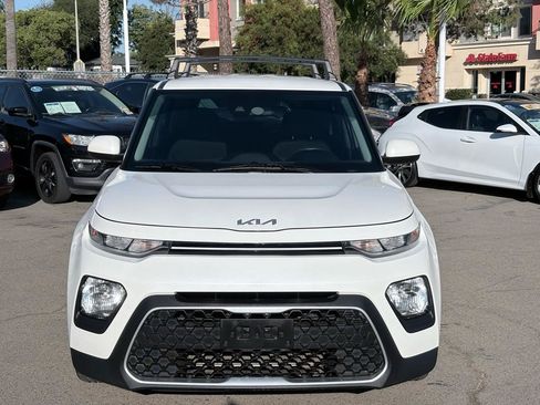 Used 2022 Kia Soul LX w/ Technology Package FWD image 2