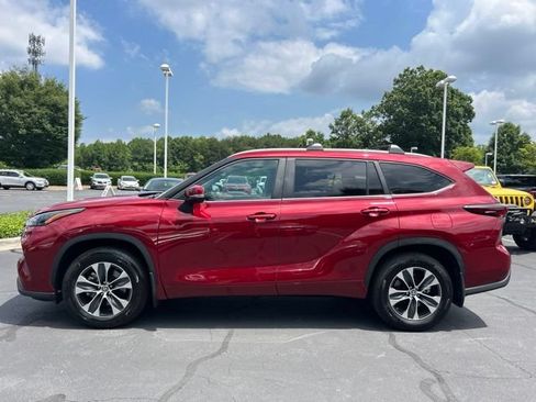 Used 2025 Toyota Highlander XLE AWD/4WD image 12