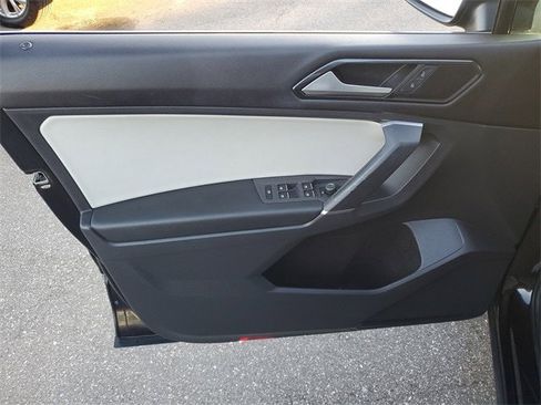 Used 2018 Volkswagen Tiguan SE image 14