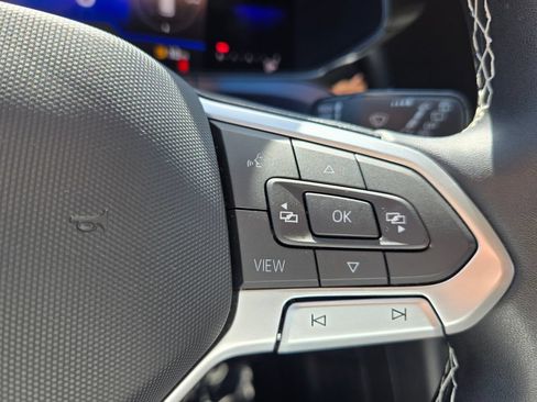 Certified 2022 Volkswagen Taos SE FWD image 25