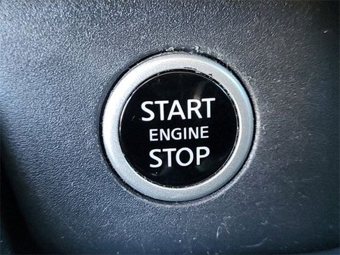 Used 2023 Nissan Rogue SV image 19