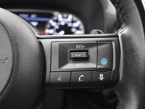Used 2024 Nissan Pathfinder SV FWD image 23