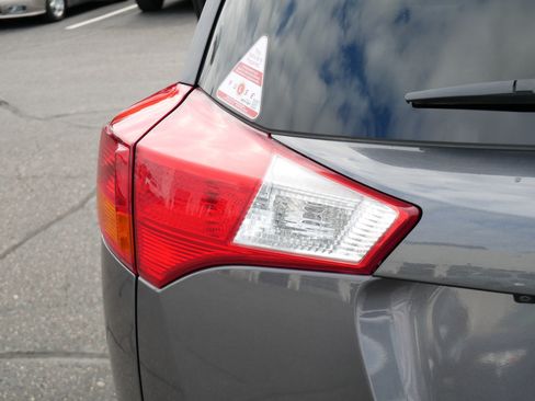 Used 2013 Toyota RAV4 LE AWD/4WD image 17