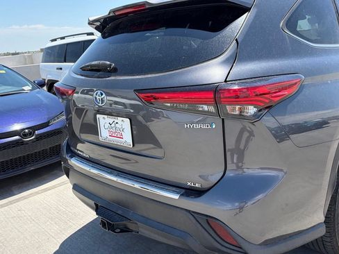 Used 2020 Toyota Highlander XLE FWD image 4