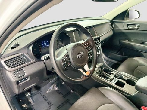 Used 2018 Kia Optima S FWD image 11