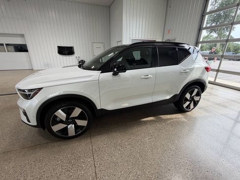 Used 2023 Volvo XC40 Recharge Plus w/ Protection Package Premier AWD/4WD image 14