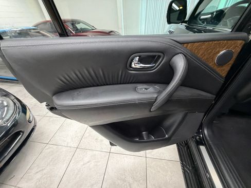 Used 2017 INFINITI QX80 4WD w/ Driver Assistance Package image 15