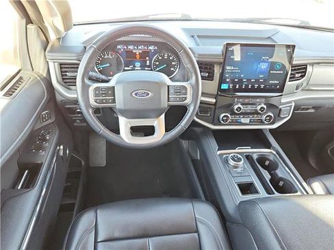 Used 2024 Ford Expedition XLT RWD image 11