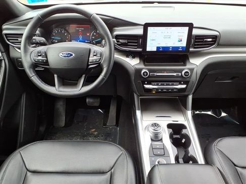 Used 2020 Ford Explorer XLT w/ Equipment Group 202A image 13