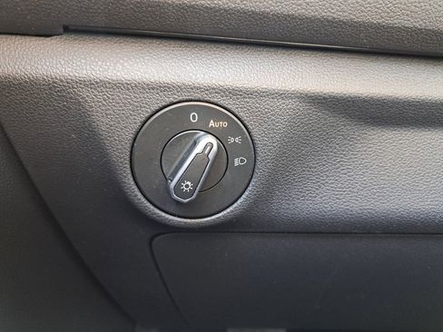 Used 2023 Volkswagen Jetta SE w/ Panoramic Sunroof Package image 16