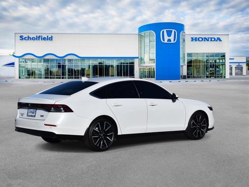 Used 2023 Honda Accord Touring image 3